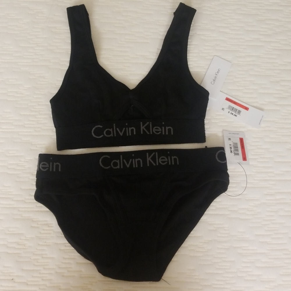 Calvin Klein bra/panty set
